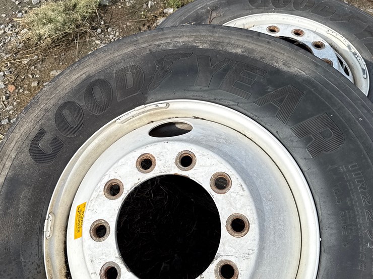 #5268-•-lot-of-(2)-11r22.5-tires-w/-10-hole-rims-image-8