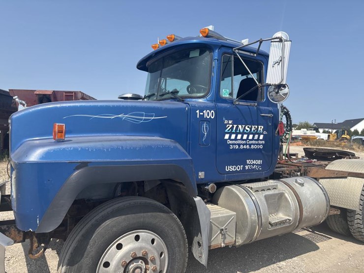 #1314-•-2000-mack-rd-600-day-cab-truck-tractor-image-7