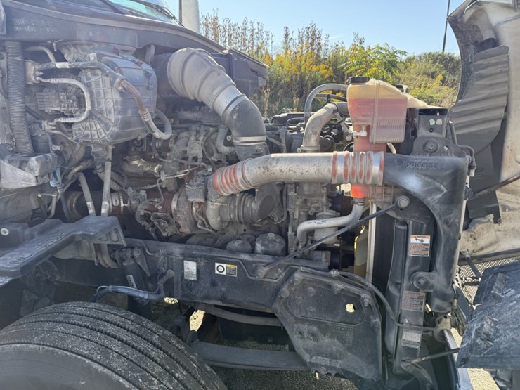 2020-peterbilt-579-image-21