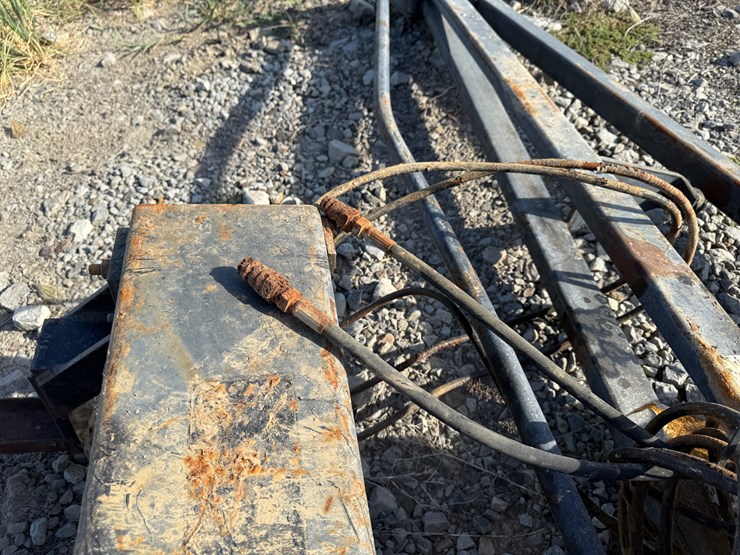 #23904-•-yetter-~15'-row-marker-image-8