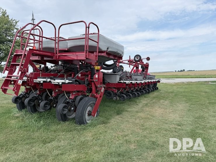 2010-case-ih-1250-image-3