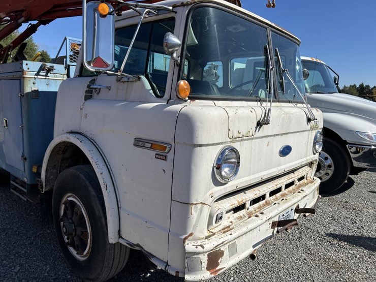 1990-ford-8000-image-10