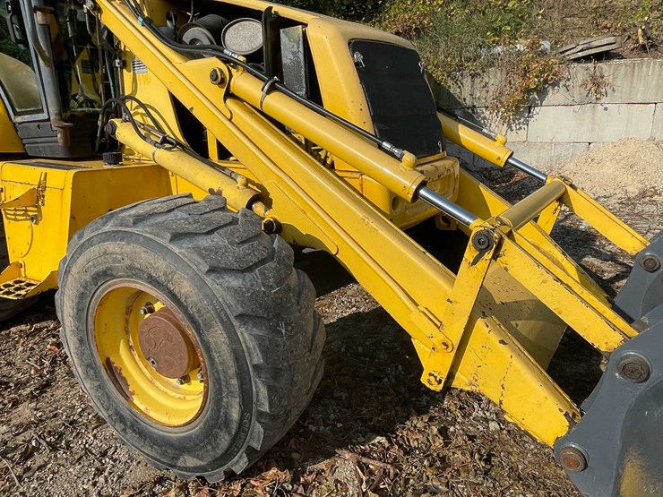 #13311-•-2001-new-holland-lb110e-backhoe-loader-image-10