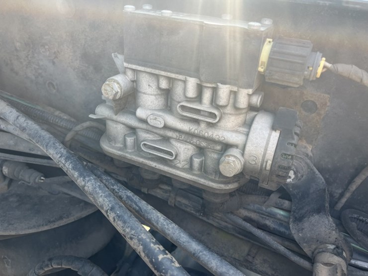 #1247-•-2015-mack-cxu612-day-cab-truck-tractor-image-74