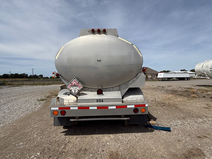 #9657-•-1996-weld-it-s/a-5400gal-fuel-trailer-1w9t23269tl010011-inv#:-9657-image-4