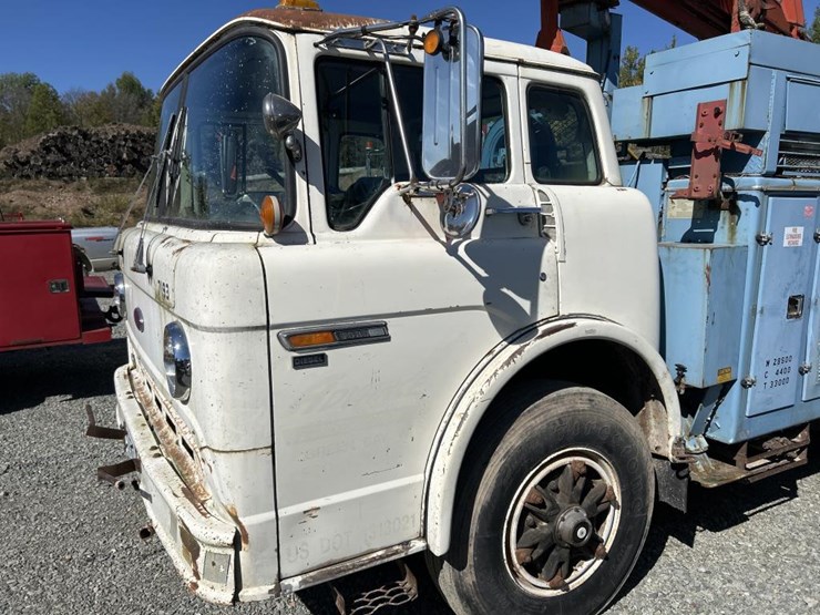1990-ford-8000-image-12