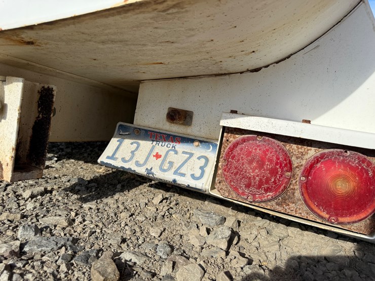 #5024-•-agm-agmc9l-~2000gal-water-tank-truck-bed-inv#:-5024-image-10