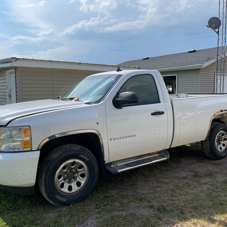 #7107 • 2007 Chevy Silverado 4X4 (Has WI Title In Delay)