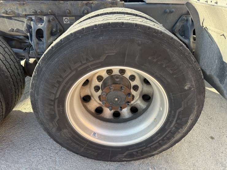 2020-peterbilt-579-image-65