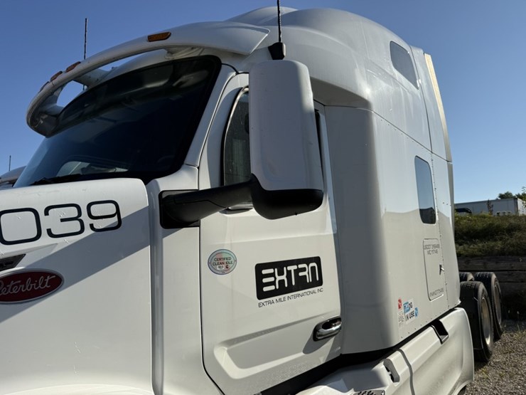 2022-peterbilt-579-image-30