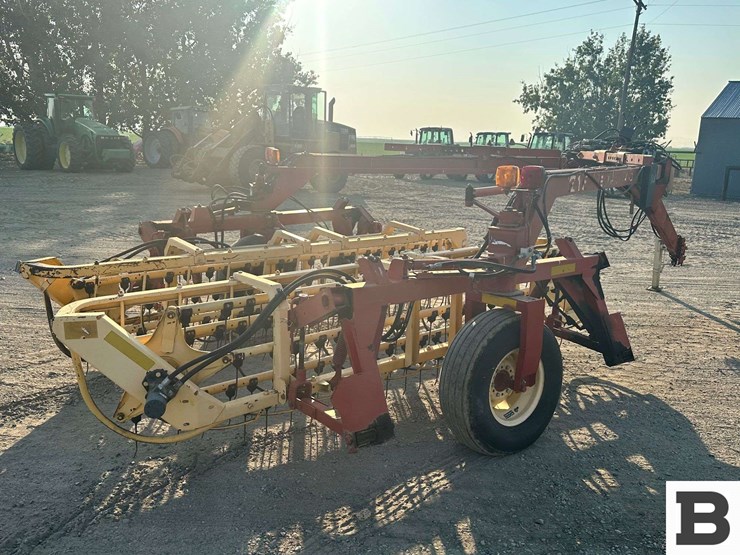 new-holland-216-image-6