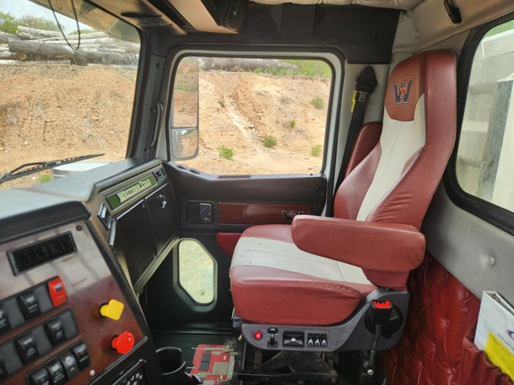 2019-western-star-4900sf-image-56