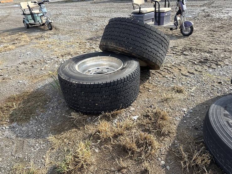 #5271-•-lot-of-(2)-445/50r22.5-tires-w/-rims-image-3