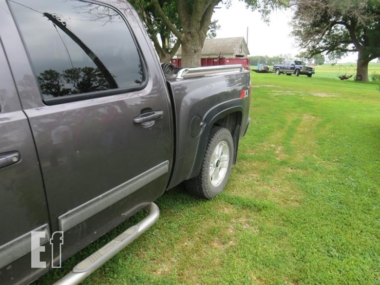 2010-chevrolet-1/2-ton-4x4,4-door-48-image-4