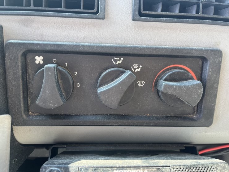 1996-freightliner-fl80-image-143