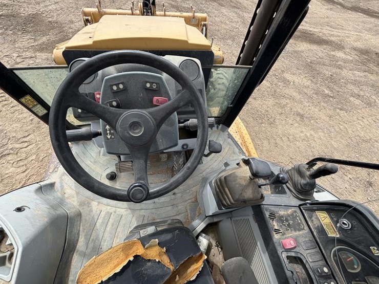 2013-caterpillar-420f-image-35