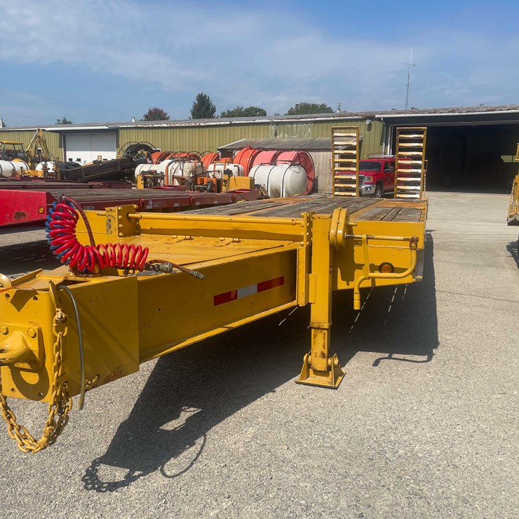 #13352 • 2001 Kiefer Flatbed Trailer (Has WI Title)