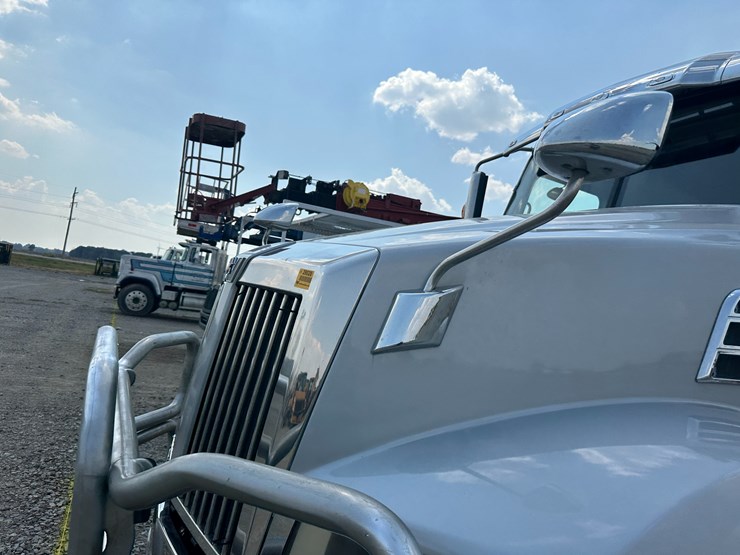 2018-western-star-5700-image-35