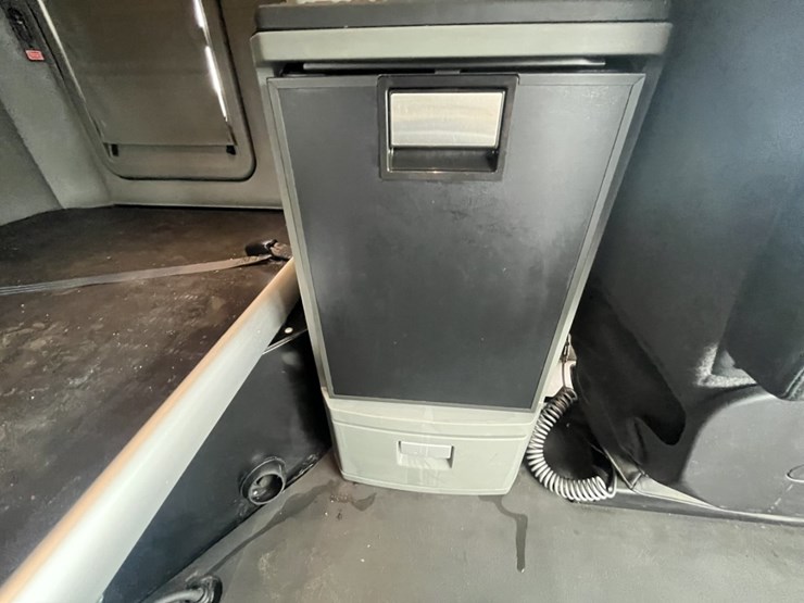 2020-kenworth-t680-image-137