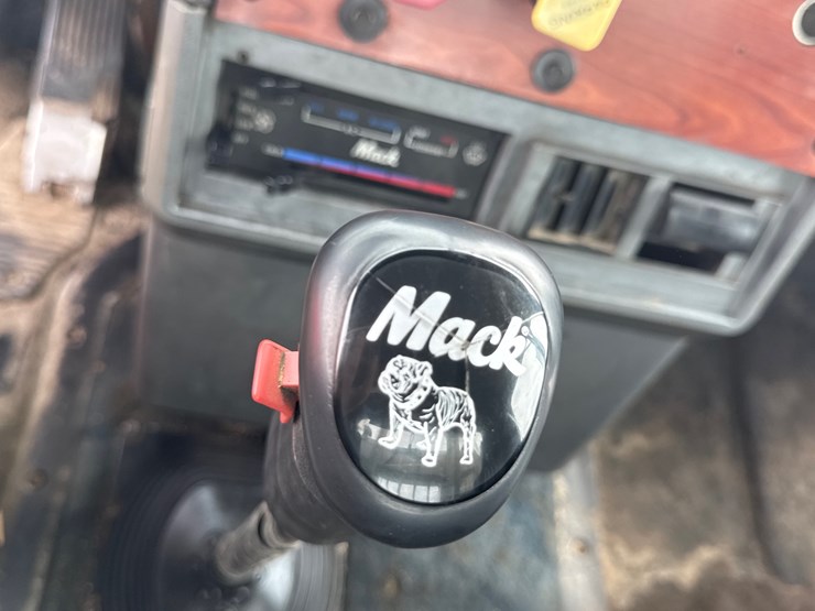 1996-mack-ch613-image-47