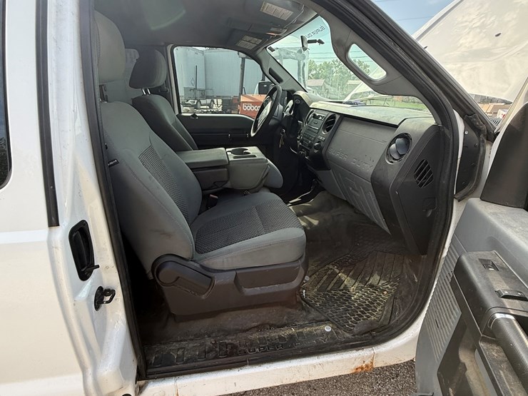 2010-ford-f250-xl-image-35