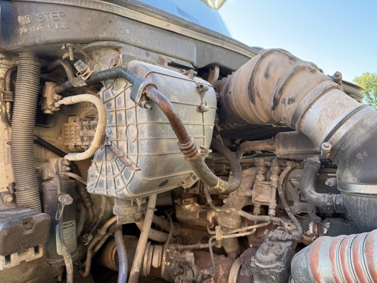 2020-peterbilt-579-image-14
