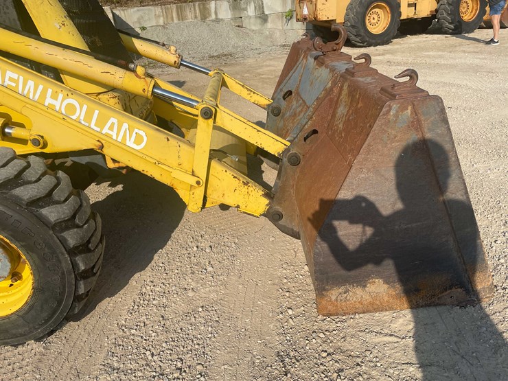2002-new-holland-lb75b-image-13