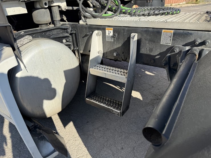 2020-peterbilt-579-image-58