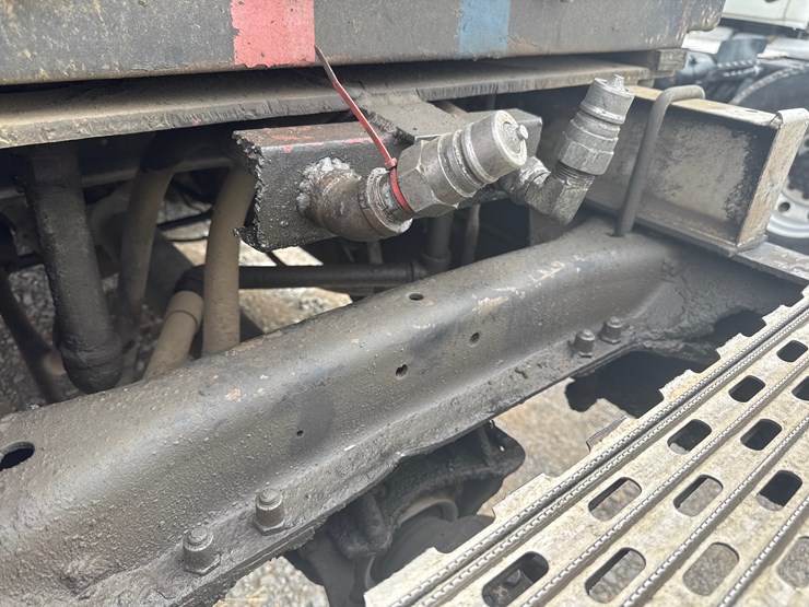 1996-mack-ch613-image-19