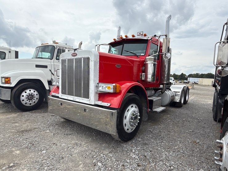 2014-peterbilt-389-image-1