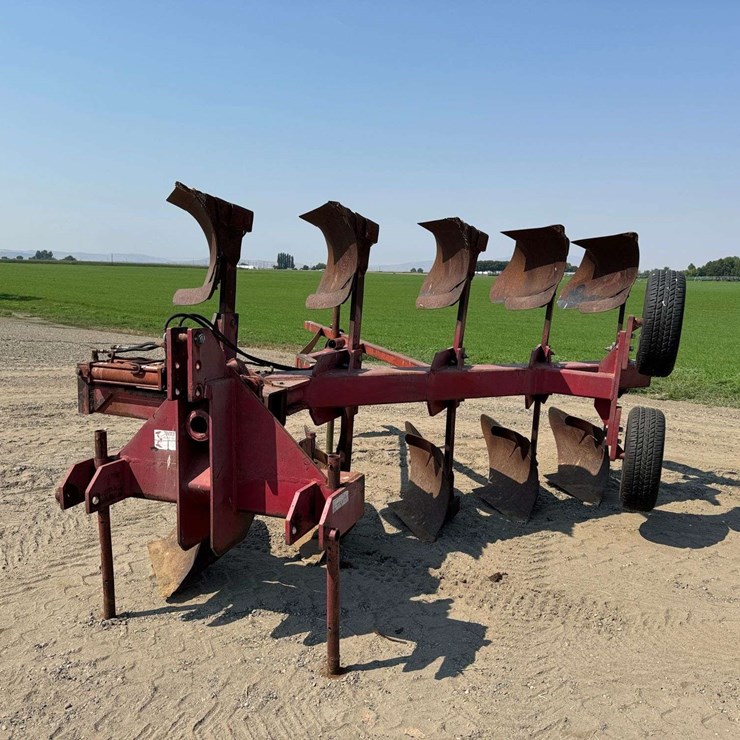 Watts 5 Bottom Plow