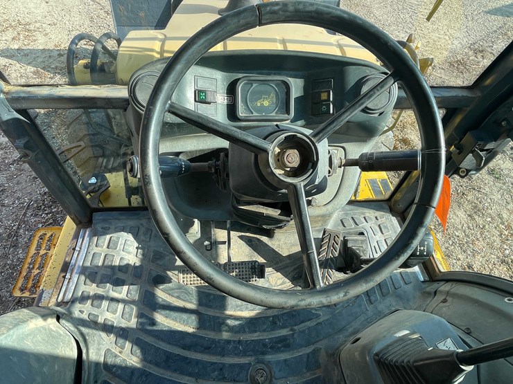 #13311-•-2001-new-holland-lb110e-backhoe-loader-image-24