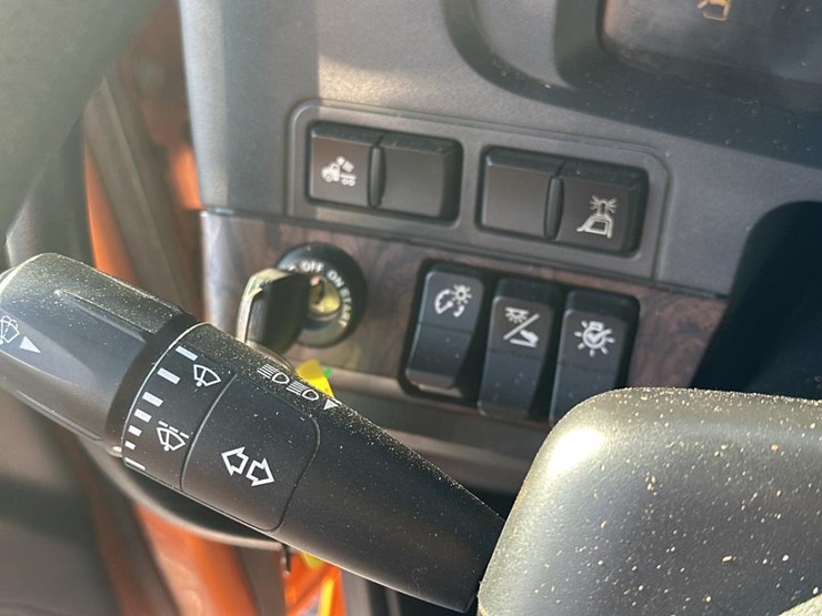 2023-kenworth-w990-image-38
