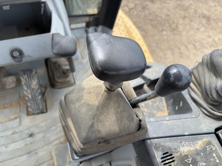 2013-caterpillar-420f-image-42