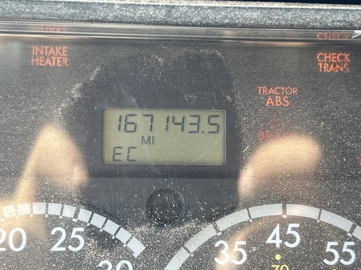 2004-freightliner-fl80-image-73