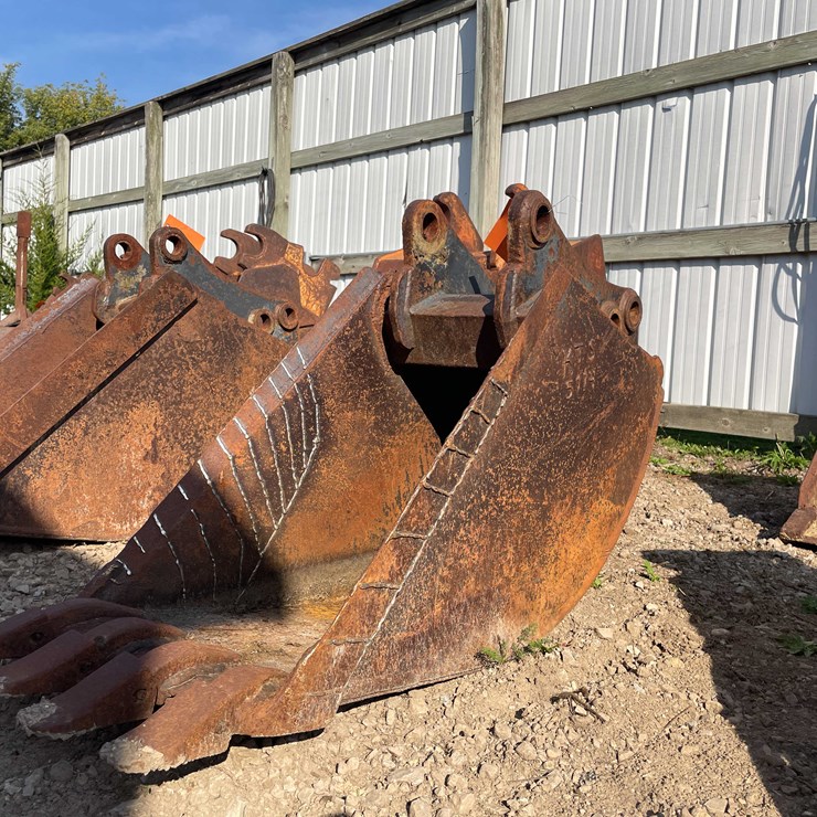 #13394 • Excavator Bucket