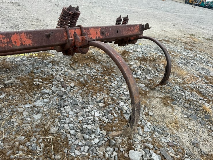 #23943-•-jeoffroy-mfg-14’-chisel-plow-image-10