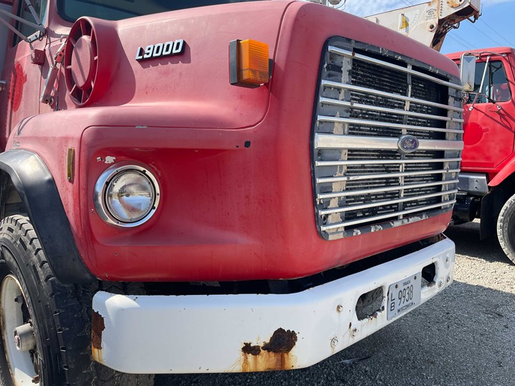 1989-ford-9000-image-39