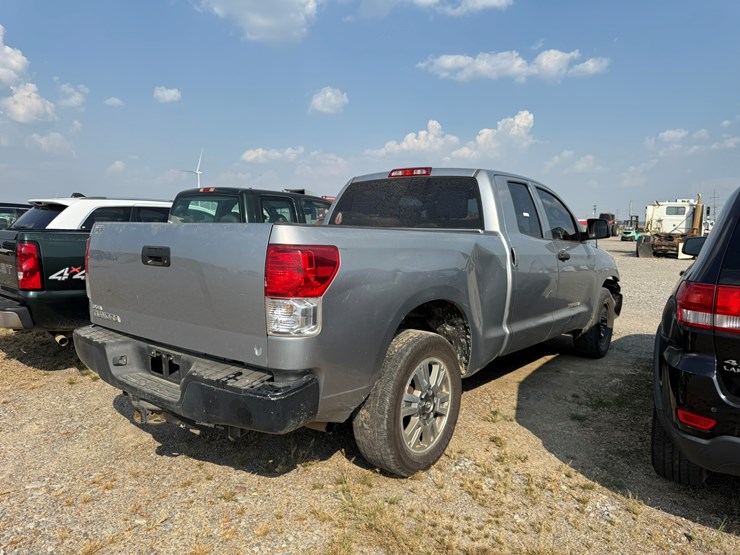 2011-toyota-tundra-image-4