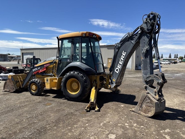 2019-deere-310l-ep-image-4
