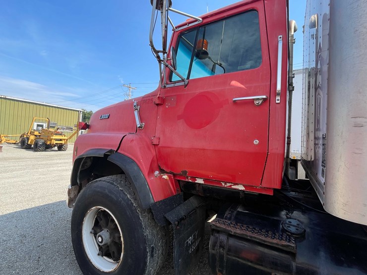 1989-ford-9000-image-10