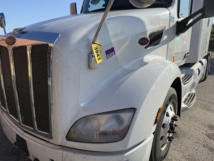 2020-peterbilt-579-image-9
