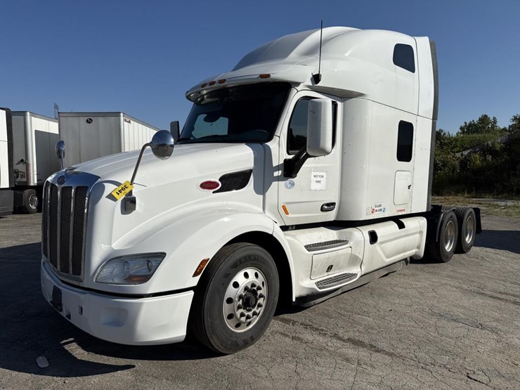 2020-peterbilt-579-image-1