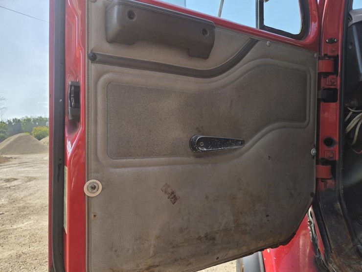 #1243-•-2002-international-6x4-dump-truck-image-46