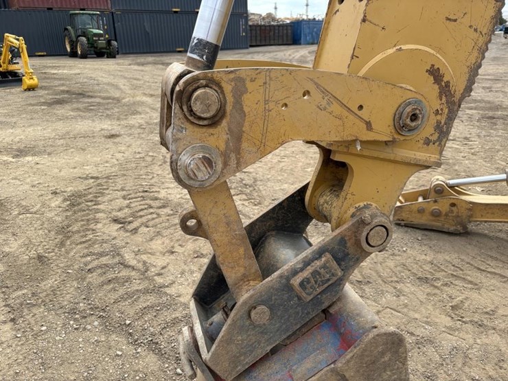 2013-caterpillar-420f-image-19