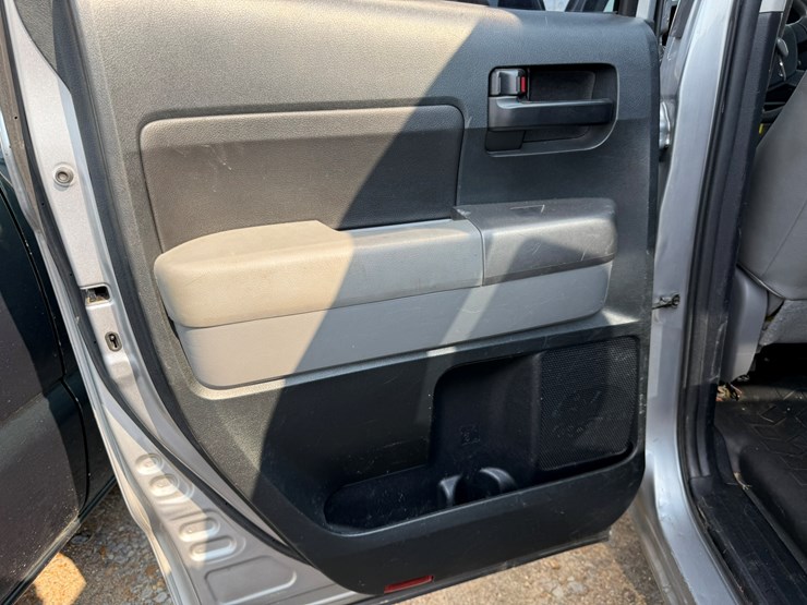 2011-toyota-tundra-image-34