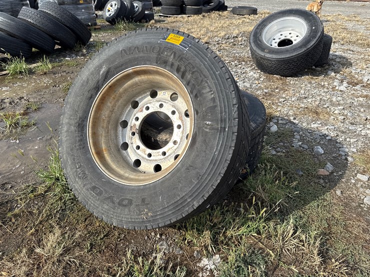 #5269-•-lot-of-(2)-445/50r22.5-tires-w/-rims-image-1