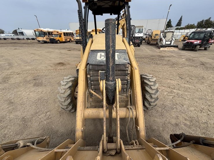 2013-caterpillar-420f-image-15