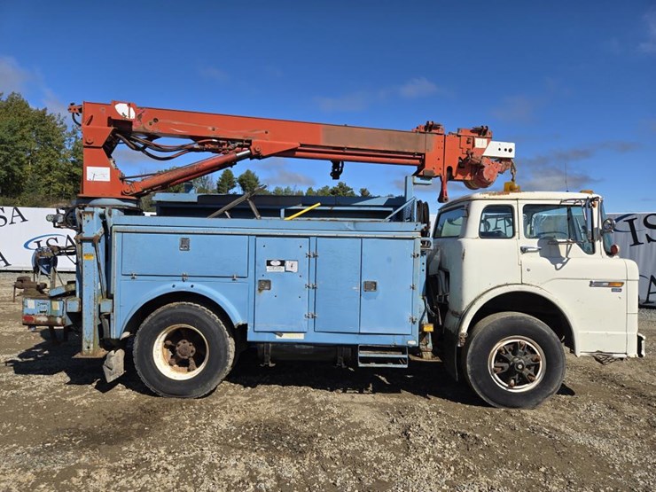 1990-ford-8000-image-6