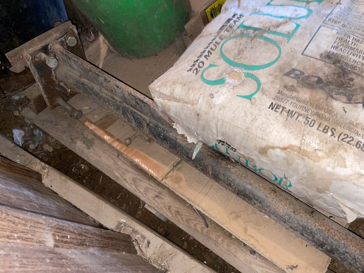 #7176-•-pallet-of-various-planter-parts-image-12